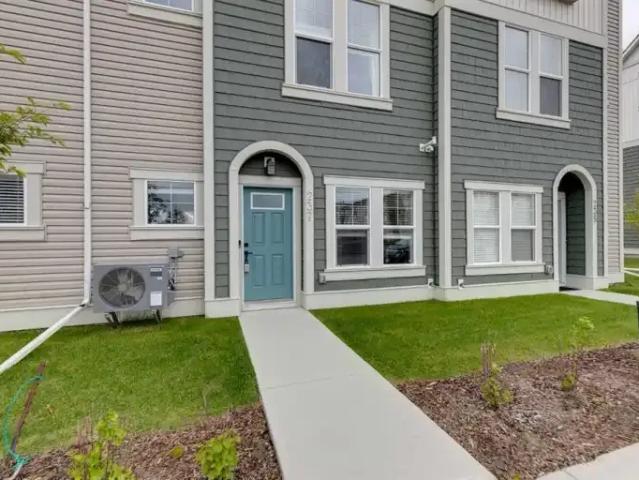 3.5 Bedroom Townhouse Airdrie AB 105151101