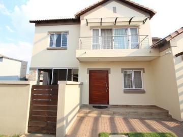 House to rent in Blue Valley Golf and Country Estate