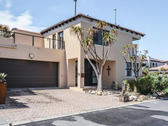 3.5 Bedroom House to Rent in Big Bay