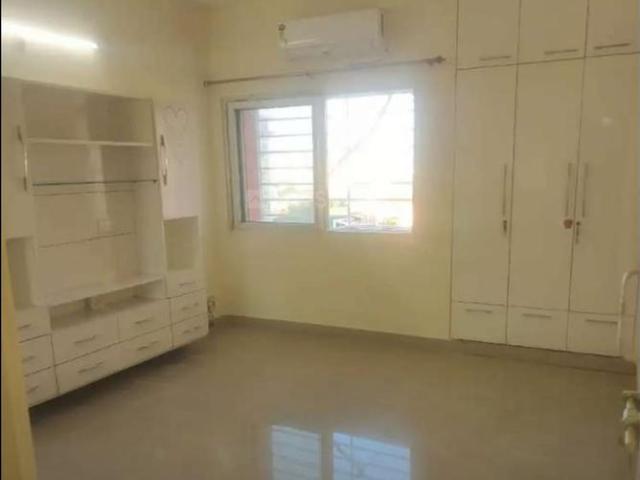 3.5 BHK Apartment in Gomti Nagar for rent Lucknow. The reference number is 19014990