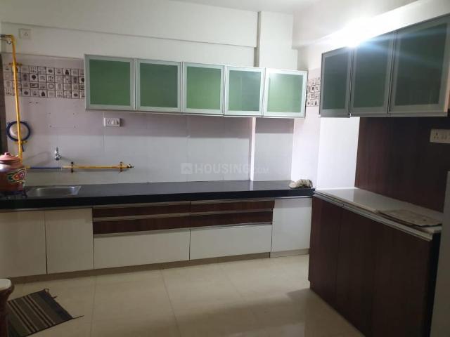 3.5 BHK Apartment in Naranpura for rent Ahmedabad. The reference number is 21142908