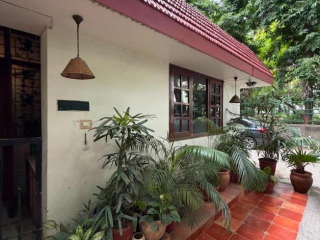 3.5 BHK Apartment in Saket for resale New Delhi. The reference number is 20785398