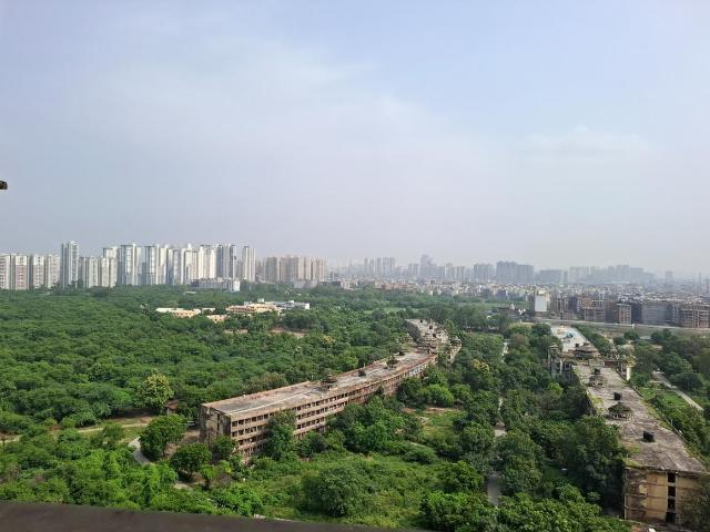 3.5 BHK Apartment in Sector 110 for rent Noida. The reference number is 20961264