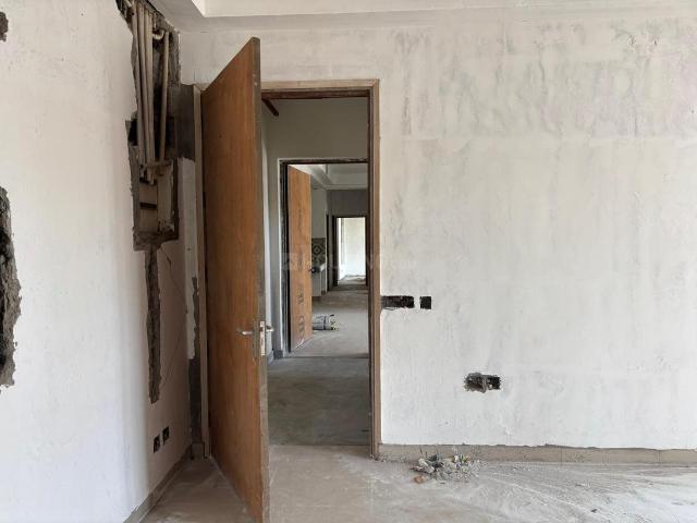 3.5 BHK Apartment in Sector 131 for resale Noida. The reference number is 18785483