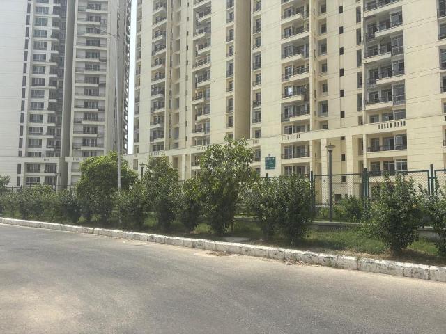 3.5 BHK Apartment in Sector 131 for resale Noida. The reference number is 19583498