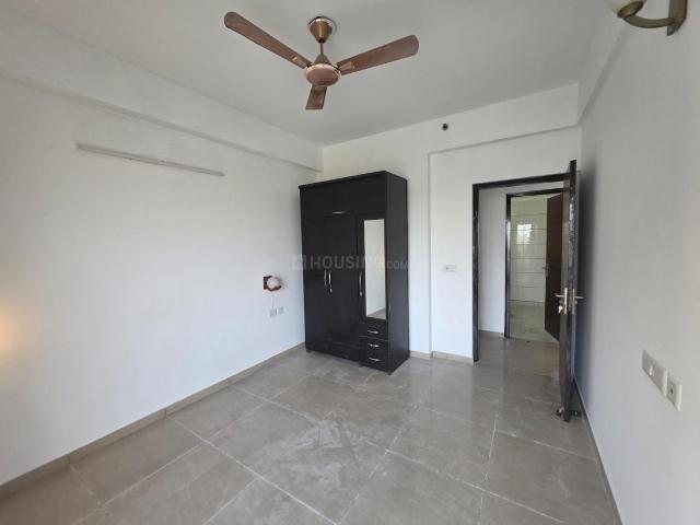 3.5 BHK Apartment in Sector 143 for rent Noida. The reference number is 21116592