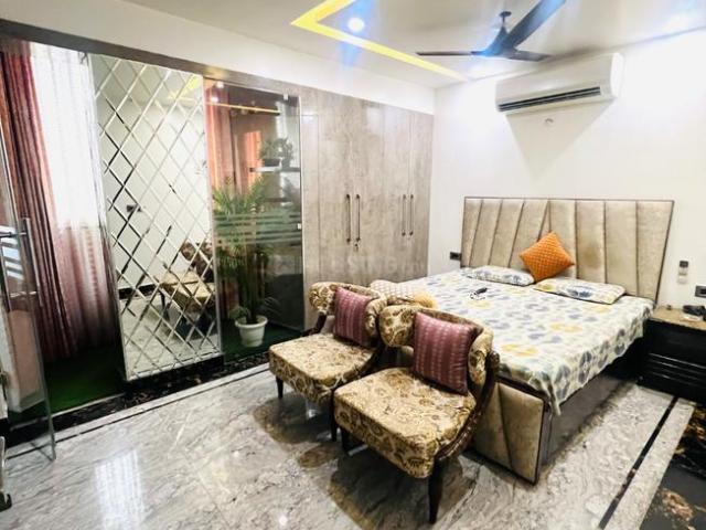 3.5 BHK Apartment in Sector 5 Dwarka for rent New Delhi. The reference number is 21337364