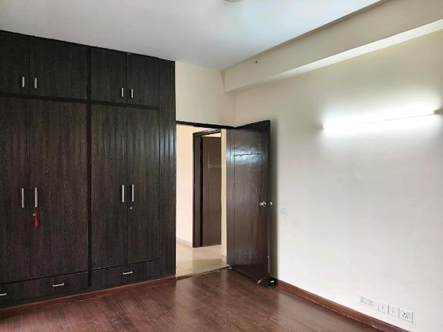 3.5 BHK Apartment in Sector 72 for rent Gurgaon. The reference number is 21190764