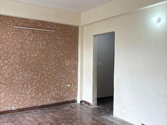 3.5 BHK Apartment in Sector 77 for rent Noida. The reference number is 21042199