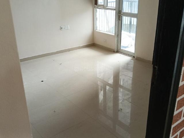 3.5 BHK Apartment in Sector 77 for rent Noida. The reference number is 21042230