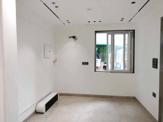 3 BHK Apartment in Sector 5 Dwarka for resale New Delhi. The reference number is 21129037