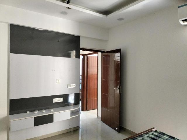 3.5 BHK Apartment in Siddharth Vihar for rent Ghaziabad. The reference number is 19126213