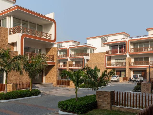 3.5 BHK Apartment in Sushant Golf City for rent Lucknow. The reference number is 19633584