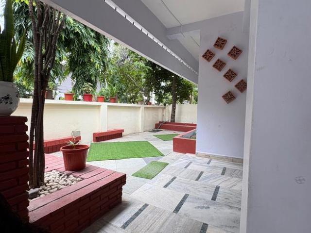 3.5 BHK Duplex in Geeta Bhawan for rent Indore. The reference number is 20939077