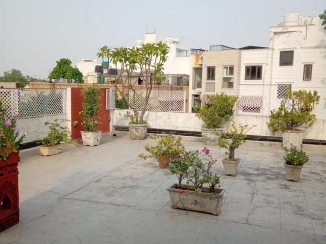3.5 BHK Duplex in Hauz Khas for rent New Delhi. The reference number is 20937221