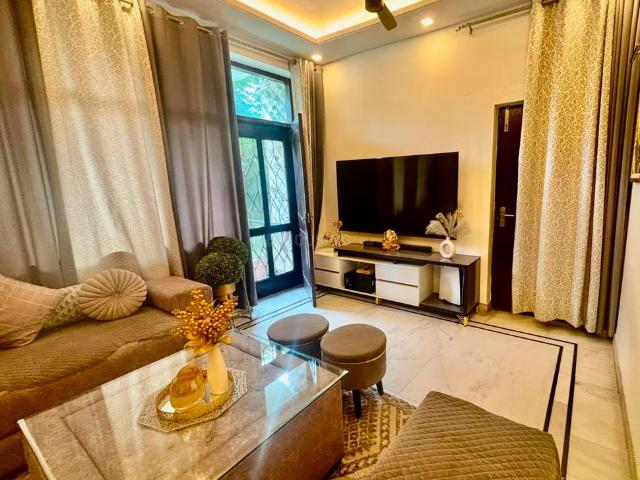 3.5 BHK Independent Builder Floor in Sector 52 for resale Gurgaon. The reference number is 21011355