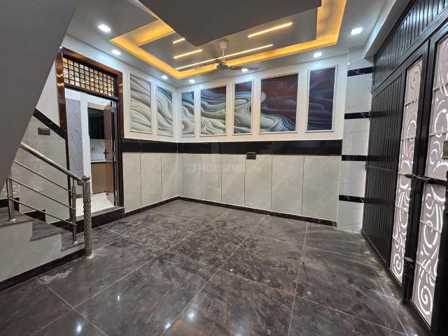 3.5 BHK Independent House in Dwarka Mor for resale New Delhi. The reference number is 20615770