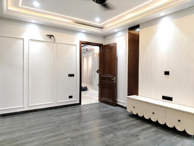 3.5 BHK Independent House in DLF Phase 2 for rent Gurgaon. The reference number is 19690088