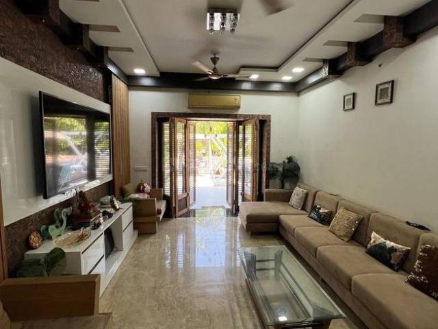 3.5 BHK Independent House in Thaltej for resale Ahmedabad. The reference number is 18022197
