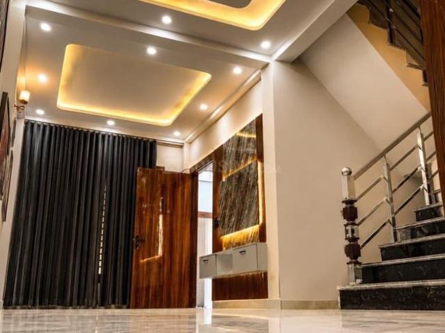3.5 BHK Villa in Noida Extension for resale Greater Noida. The reference number is 21151436