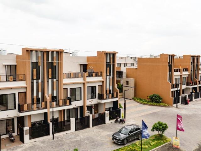 3.5 BHK Villa in Panod for resale Indore. The reference number is 21387800