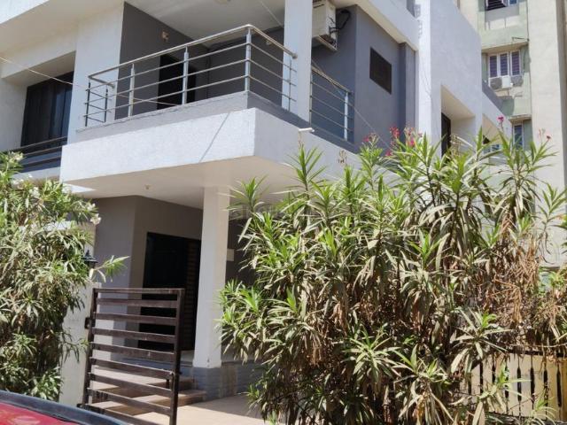 3.5 BHK Villa in Tragad for resale Ahmedabad. The reference number is 19958239