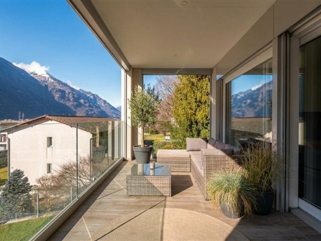 3.5 locali moderno e luminoso con loggia a Claro
