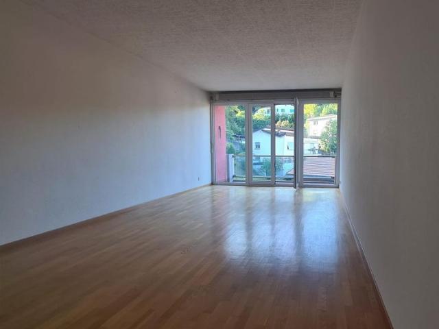 3.5 locali con balcone all'ultimo piano