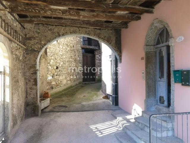 3.5 LOCALI DI CHARME RINNOVATO ALL'ULTIMO PIANO AD AROGNO