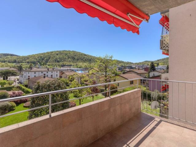 3.5 LOCALI RISTRUTTURATO CON VISTA APERTA NEL VERDE A STABIO