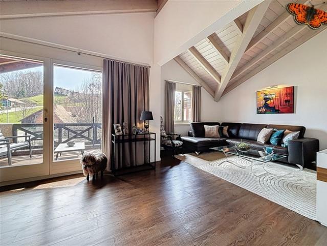 Geräumiges 3,5 Zimmer Modern und Lichtspiel im Mouret!