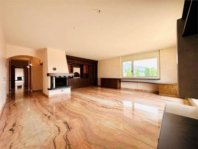 3.5 room penthouse of 145 m² with large terraces and open views