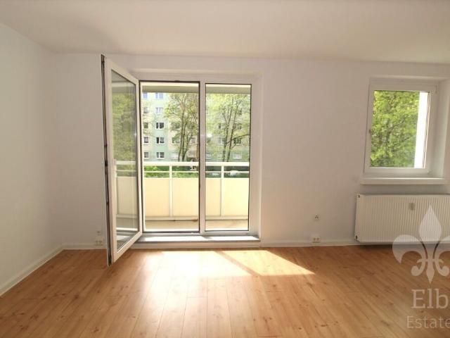 3,5 Raum Wohnung für kleine Familie mit Badewanne und Balkon frisch renoviert und sofort verfügbar