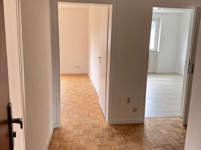 3,5 Raum Wohnung in Essen Frohnhausen. Renovierte Übergabe. 3 Etage