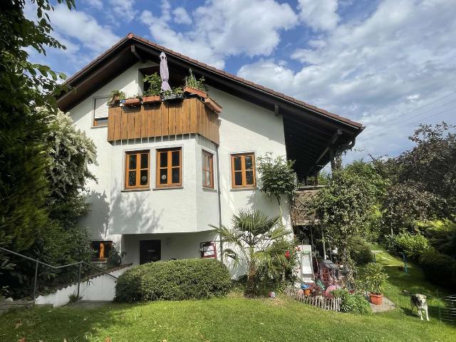 3,5 Zi. DG Wohnung mit West Balkon in ruhiger Ortsrandlage von Kressbronn am Bodensee