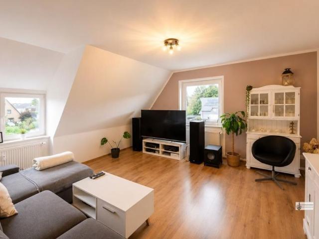 3,5 Zimmer OG Wohnung im 5 Parteienhaus in ruhiger Lage mit Einbauküche und Stellplatz