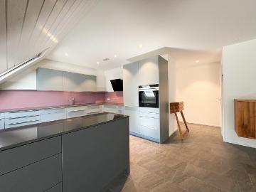 3.5 Zimmer Dachwohnung mit zwei Balkone an ruhiger und grüner Lage
