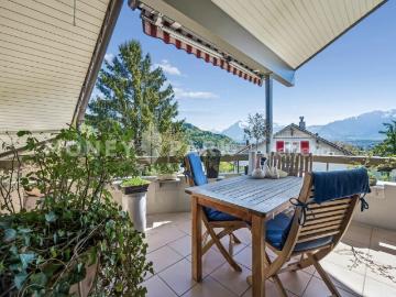 3.5 Zimmer Dachwohnung mit Cheminée und beeindruckender Bergsicht