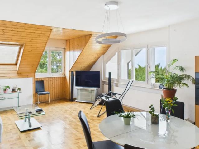 3,5 Zimmer Dachwohnung mit Lift in St Légier La Chiésaz