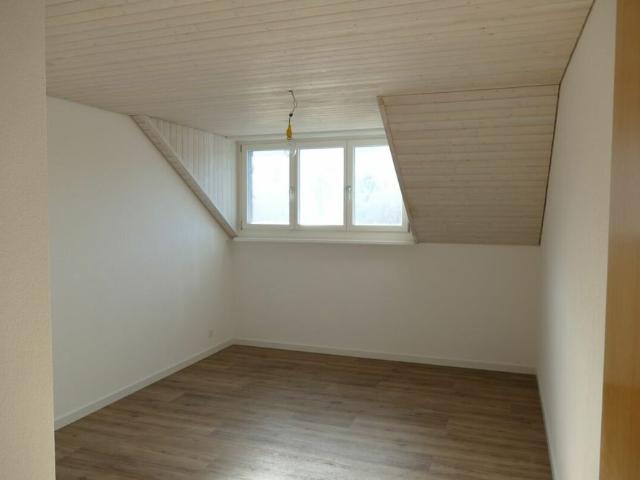 3.5 Zimmer Dachwohnung uf der Flue 6 in Liesberg