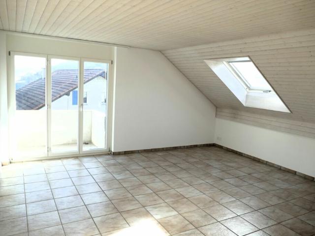 3.5 Zimmer Dachwohnung uf der Flue 6 in Liesberg