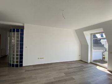 3,5 Zimmer Dachgeschoss Maisonettenwohnung mit Balkon in Zwickau Oberplanitz zu vermieten!