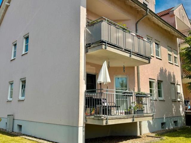 3,5 Zimmer EG Wohnung 84 m2 inkl. Küche und Stellplatz