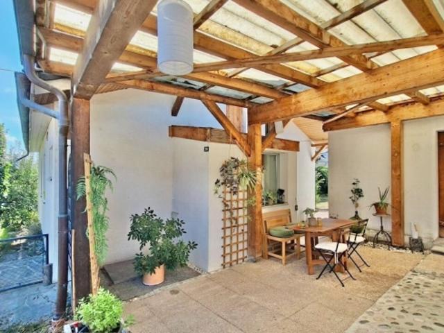 3,5 Zimmer Einstöckiges Haus mit Anbau und großem Garten