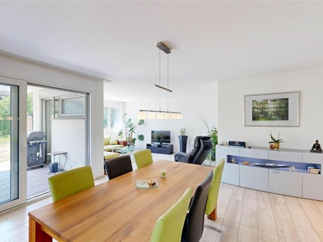 3.5 Zimmer Gartenwohnung mit exklusivem 245 m² Garten und gedeckter Terrasse
