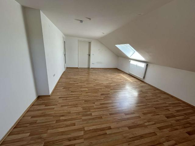 3,5 Zimmer in Eggolsheim: Charmante Dach Wohnung mit durchdachtem Grundriss