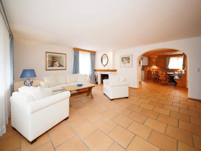 3.5 Zimmer Top Wohnung 115 m2 in charmantem Chalet mit Sauna Klosters Platz