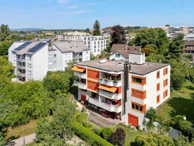 3.5 Zimmer Topgeschosswohnung mit Cheminée und Parkplatz