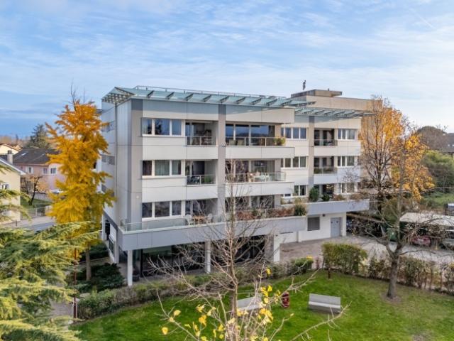 3,5 Zimmer Wohnung befindet sich in einer ruhigen Gegend in Denges