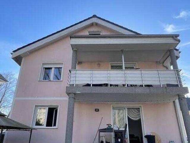 3,5 Zimmer Wohnung in der 2. Etage 125 m² mit Balkon in Berlin Buckow zu vermieten